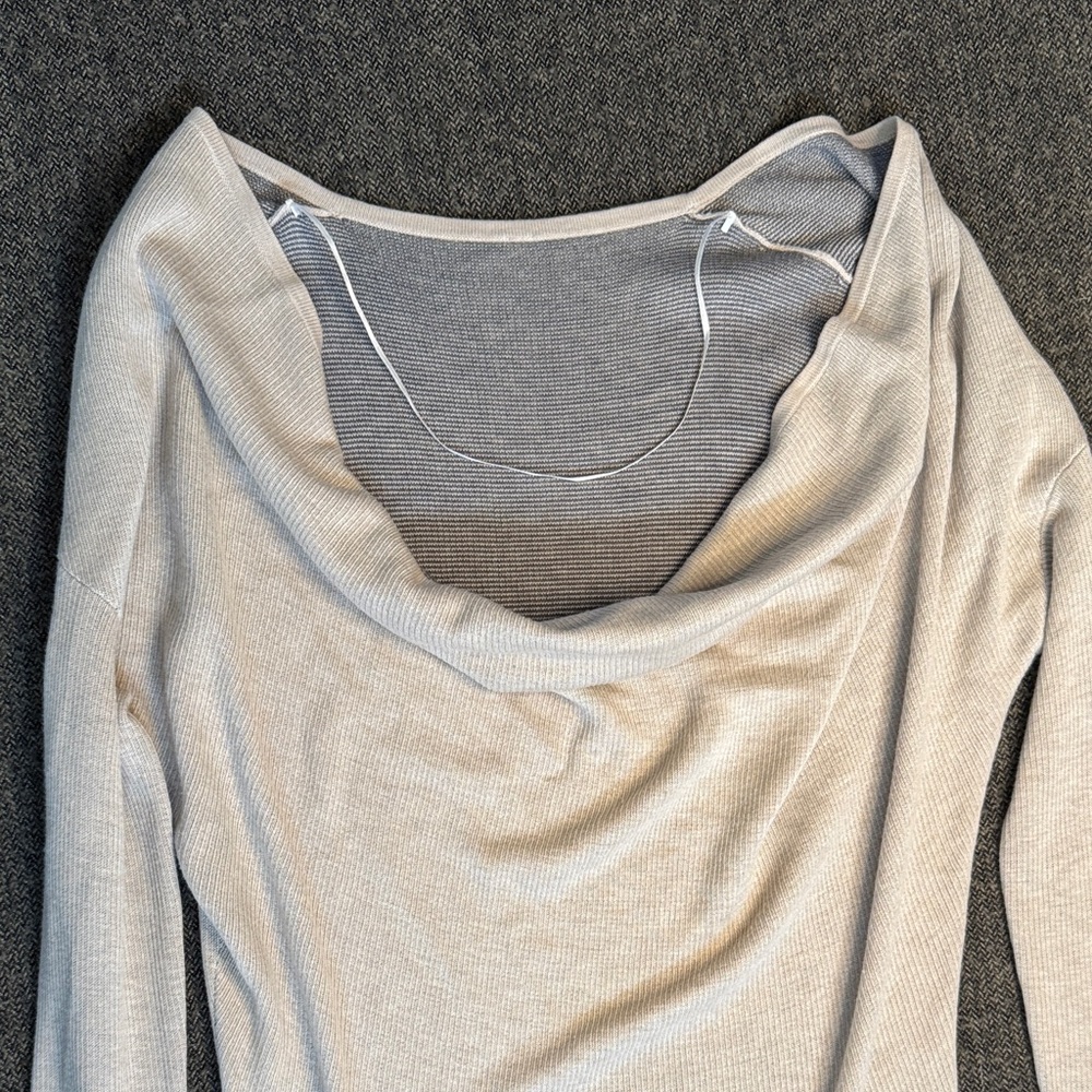 Lululemon Serenity Sweater Wrap
Heathered Cashew / Coal Reversible est 6-8 - Picture 5 of 11
